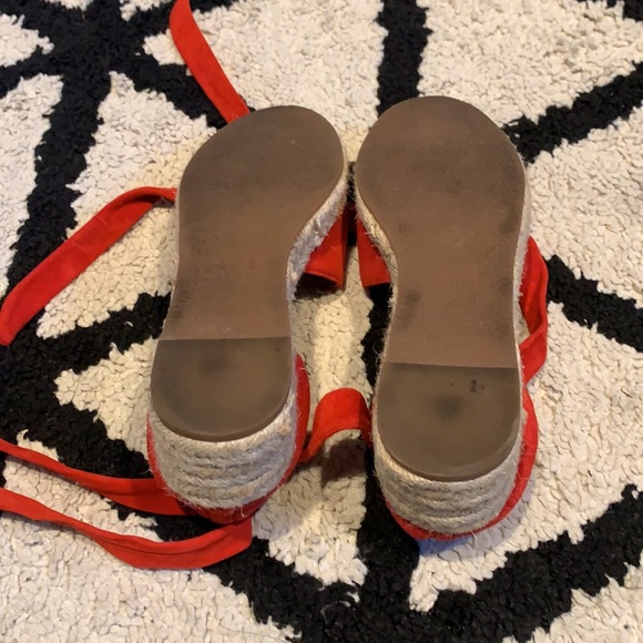 Red, suede, ankle tie espadrilles size 6 Marc Fisher - Picture 4 of 4